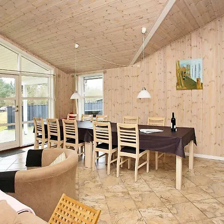 Four-bedroom Holiday In 6 Hals